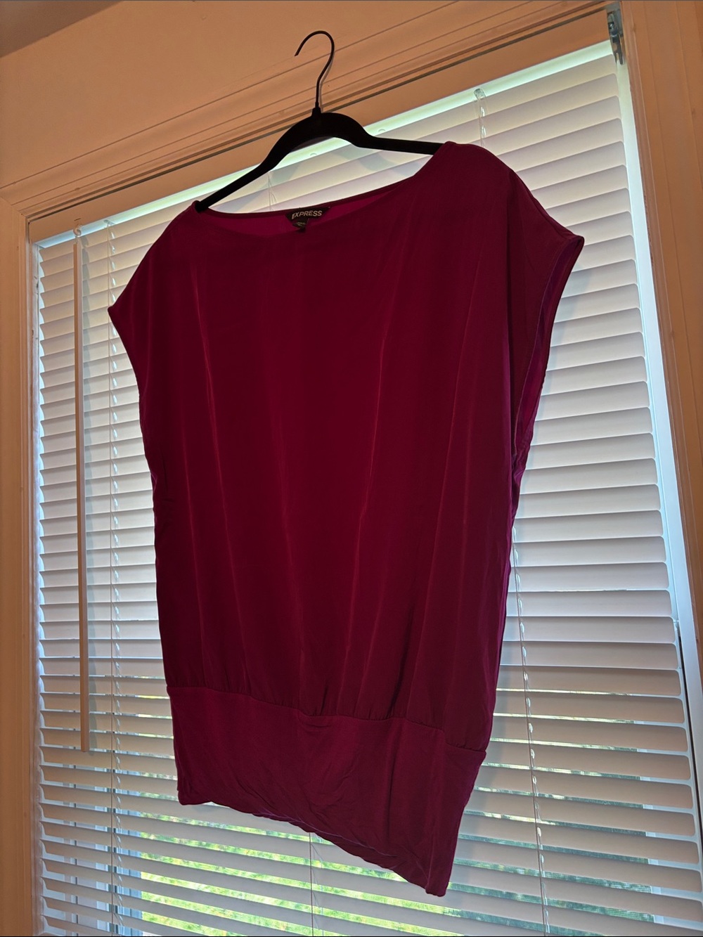Express Cap Sleeve Blouson Top in Berry